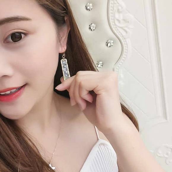 2/$20!  Gold Rectangle Earrings w/Metallic Flecks - Picture 6 of 8